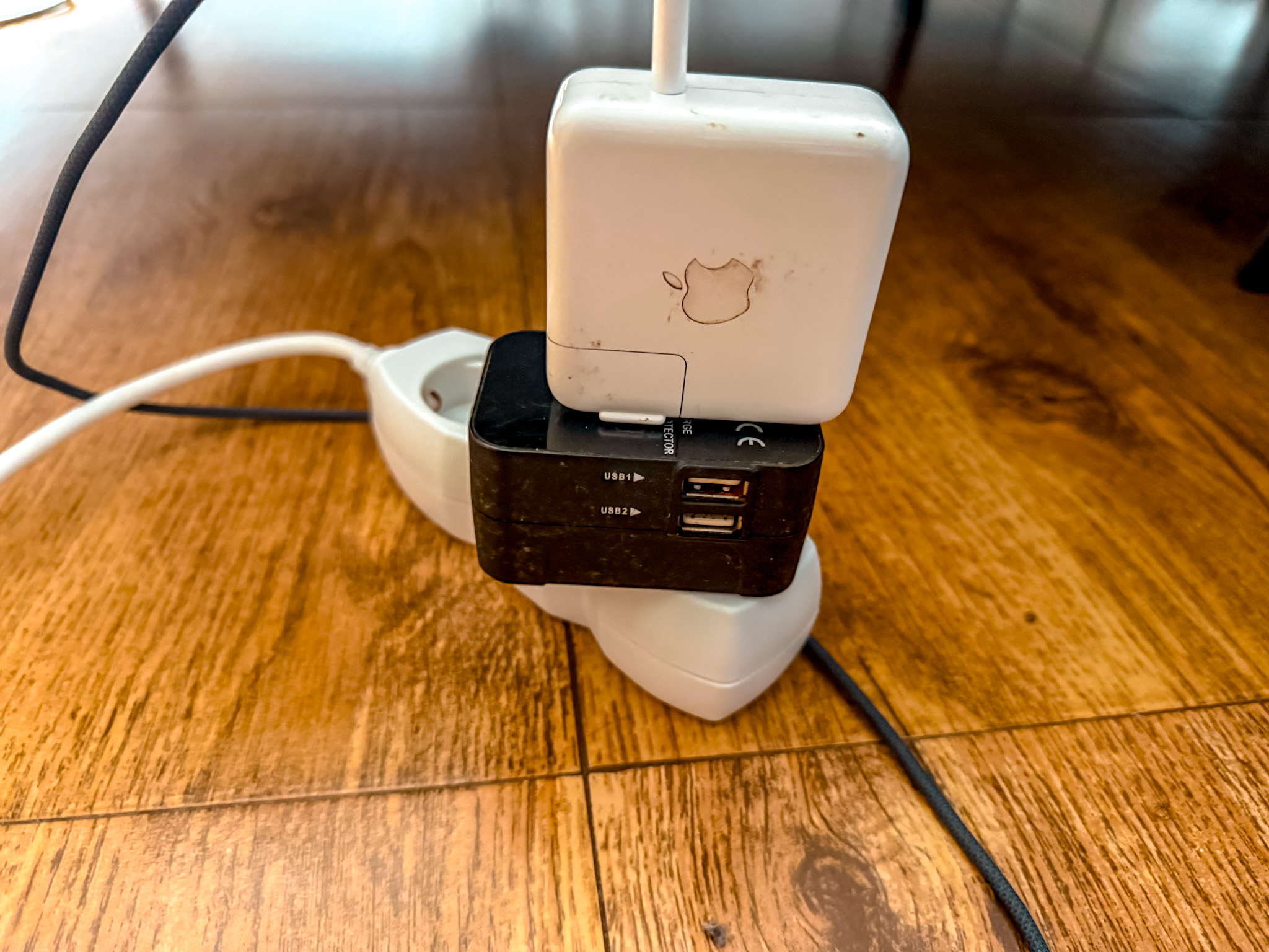 universal travel adaptor.jpg